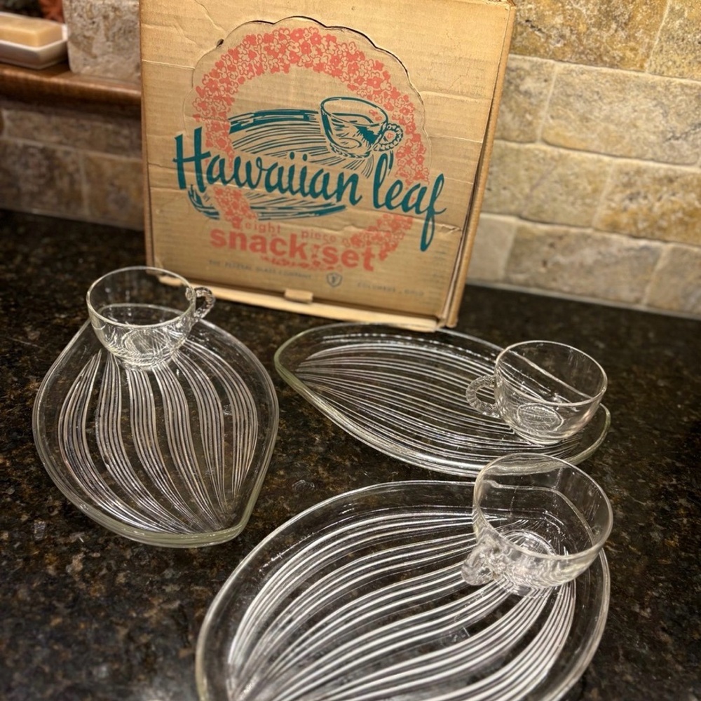 Vintage Federal Glass Hawaiian Leaf Snack Set of 3